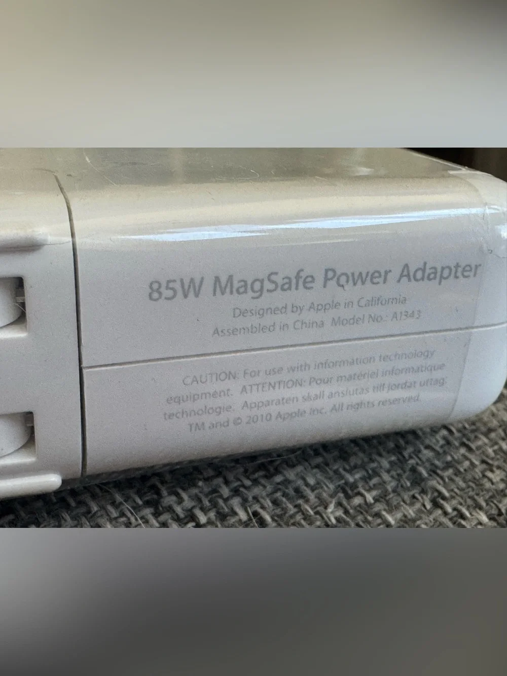 Apple White MacBook MagSafe 85W Power Adapter Charger A1343 2010